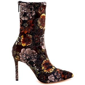 Bagdley Mischka velvet viva booties size 8